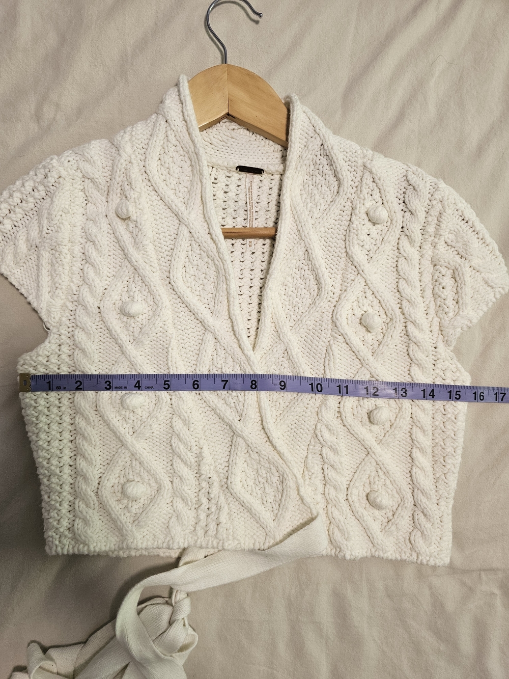 Free People Cable Knit Wrap Shrug Cream Size Medium Pompom Cotton Blend - Picture 5 of 8